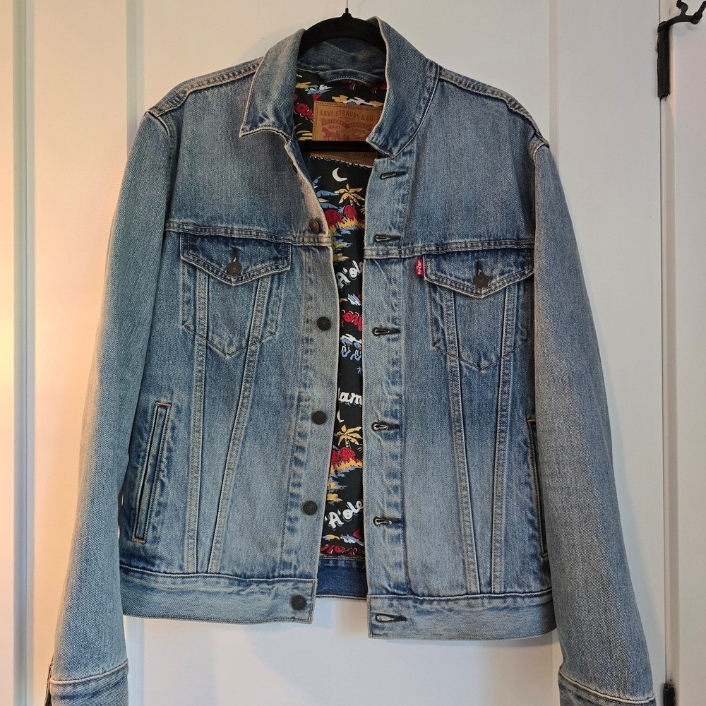 Levi Strauss & Co Denim Jacket Aloha Print Lined Blue Medium Wash Trucker - Picture 3 of 16